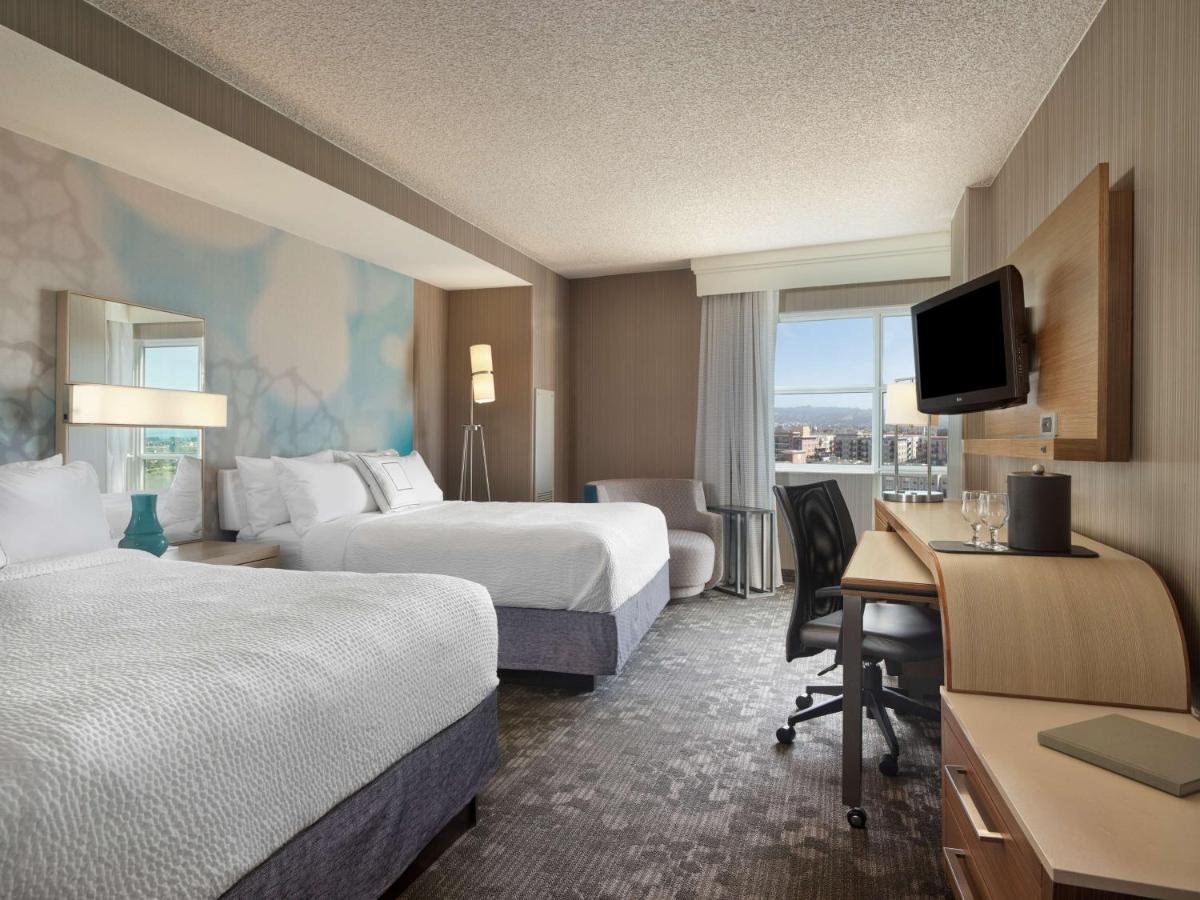 Deluxe Two Queens at Sonesta Emeryville - San Francisco Bay Bridge