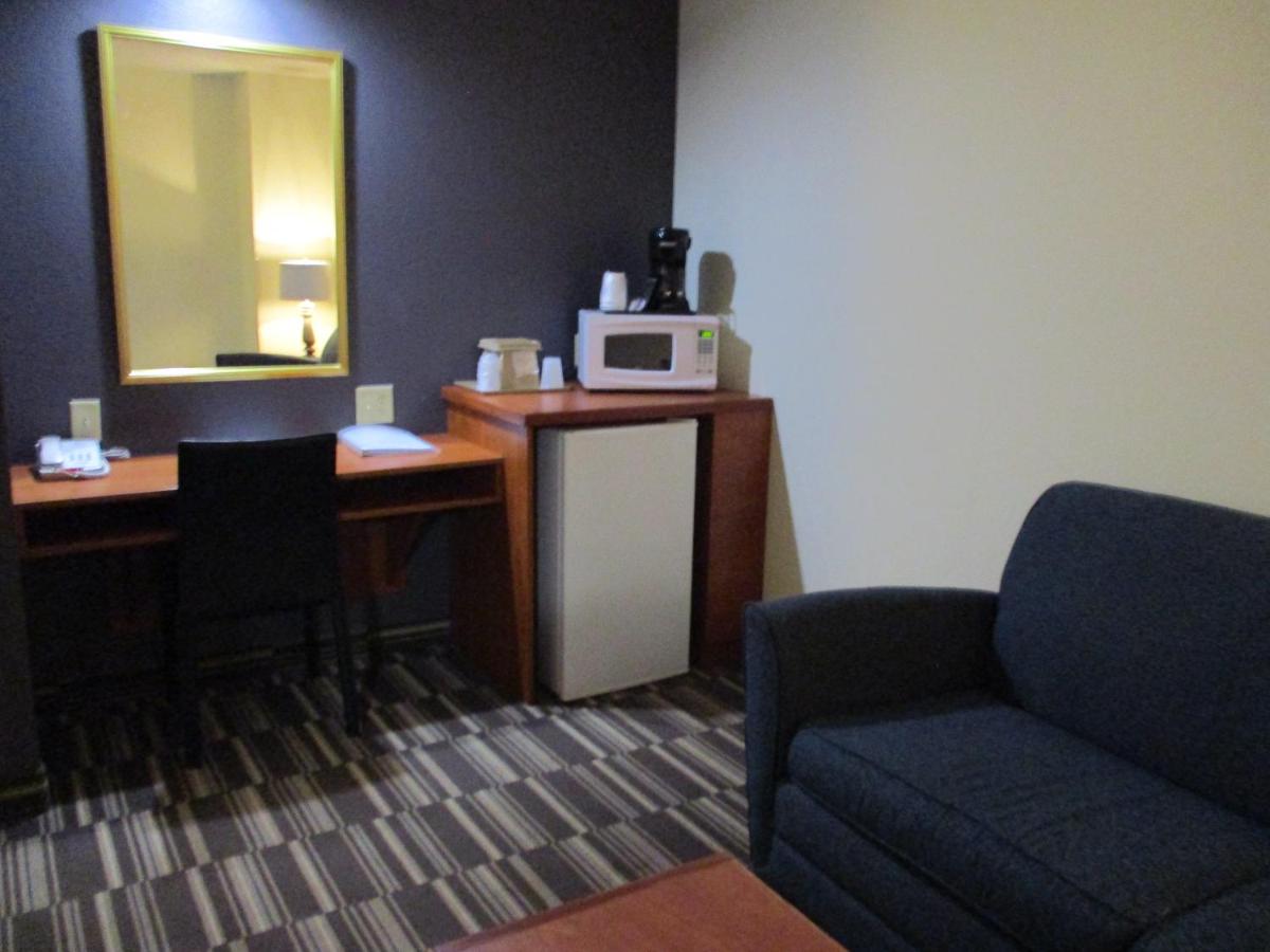 One-Bedroom Deluxe Queen Suite - Non-Smoking at Microtel Inn & Suites by Wyndham Inver Grove Heights/Minneap
