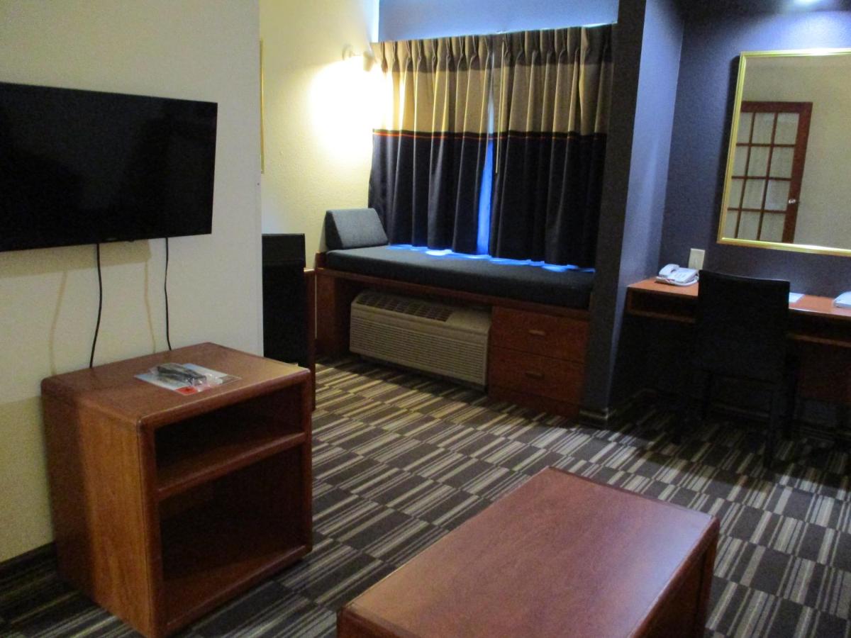 One-Bedroom Deluxe Queen Suite - Non-Smoking at Microtel Inn & Suites by Wyndham Inver Grove Heights/Minneap