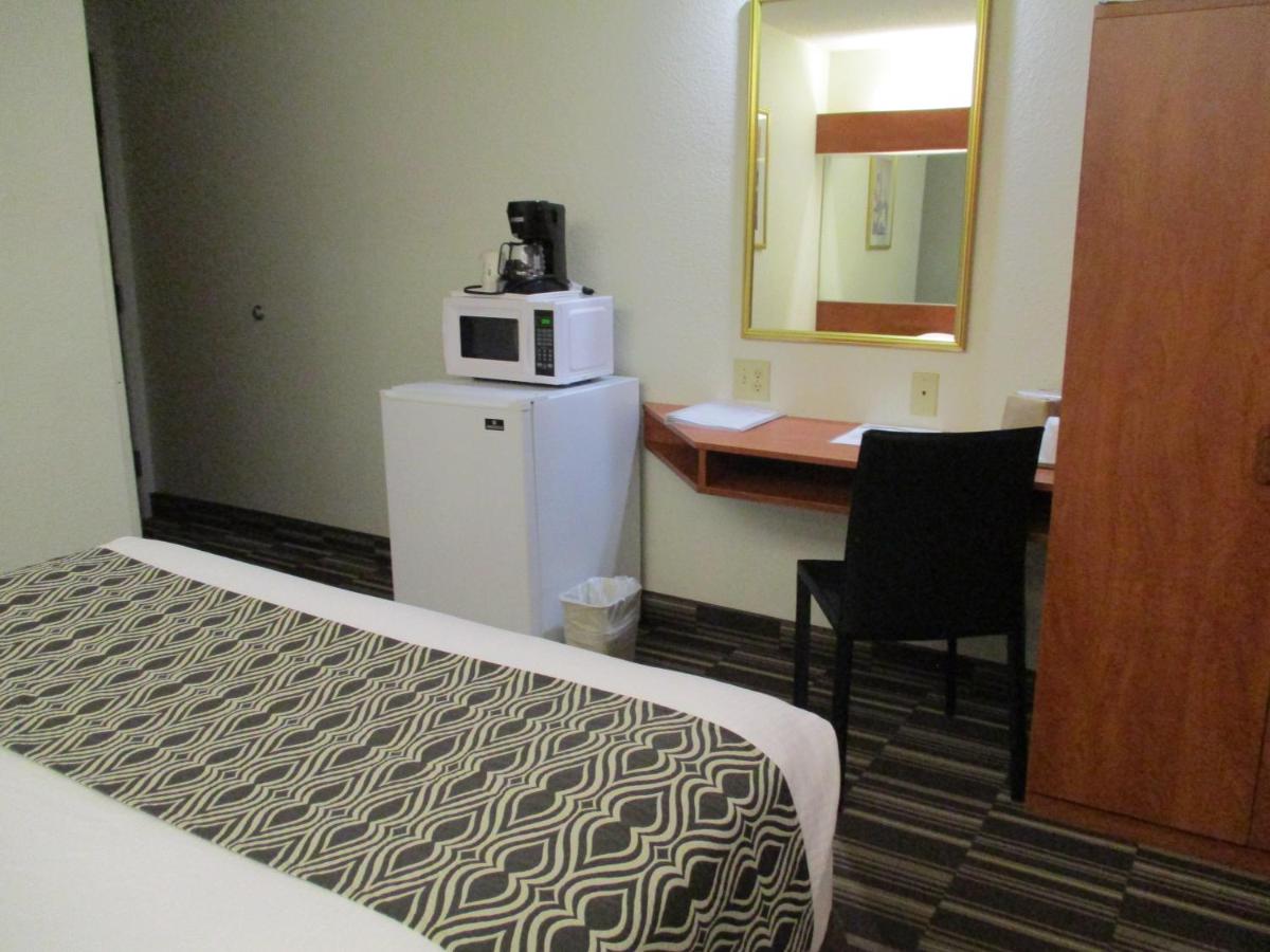 Queen Room - Non-Smoking at Microtel Inn & Suites by Wyndham Inver Grove Heights/Minneap