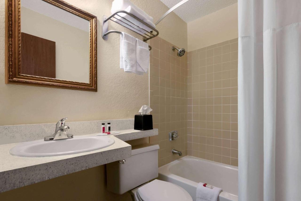 Std. Single Double Room - Non-Smoking at Days Inn by Wyndham Fort Collins