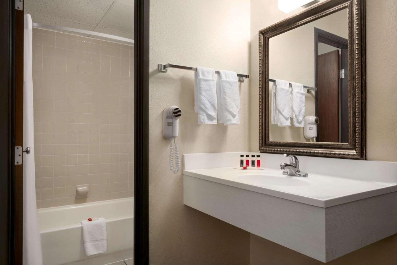 Std. Queen Room - Non-Smoking at Days Inn by Wyndham Fort Collins