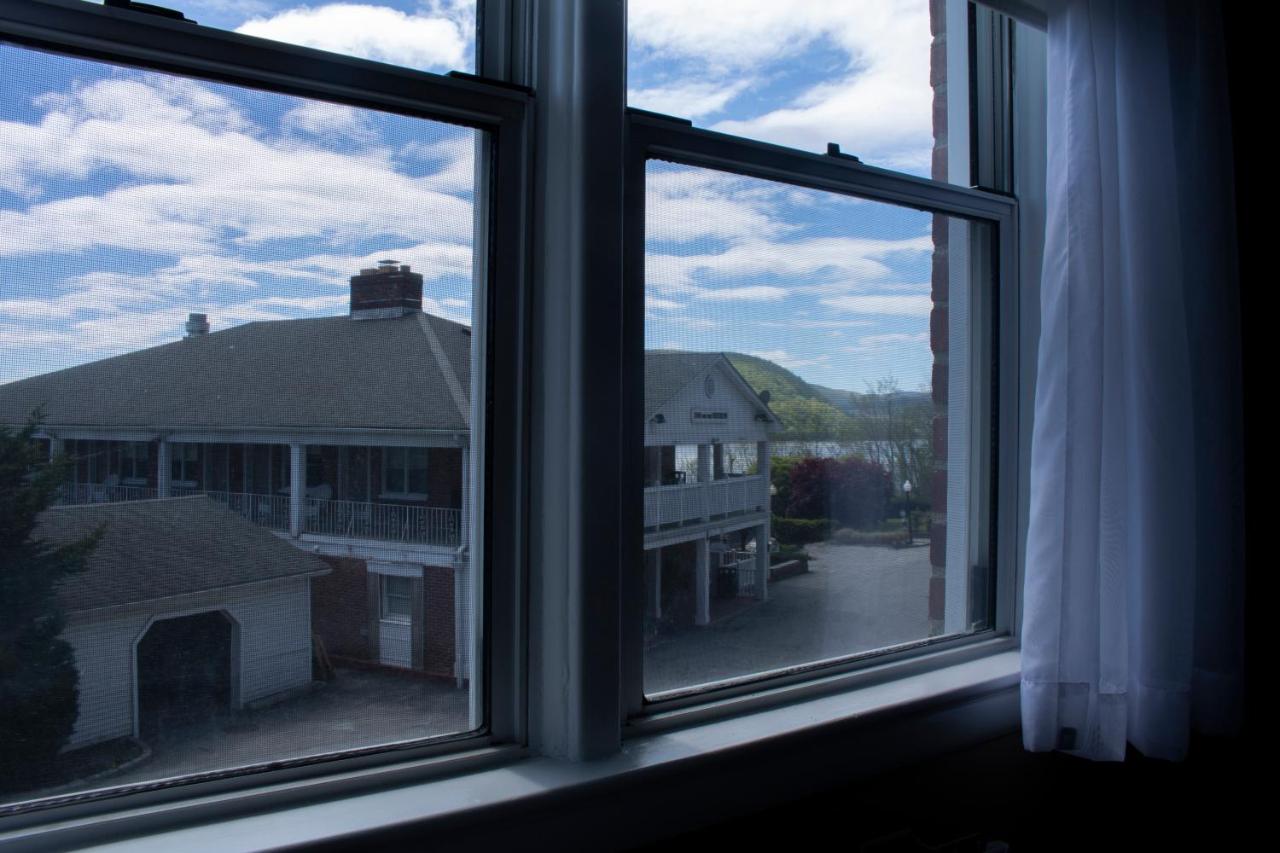 | Inn on the Hudson