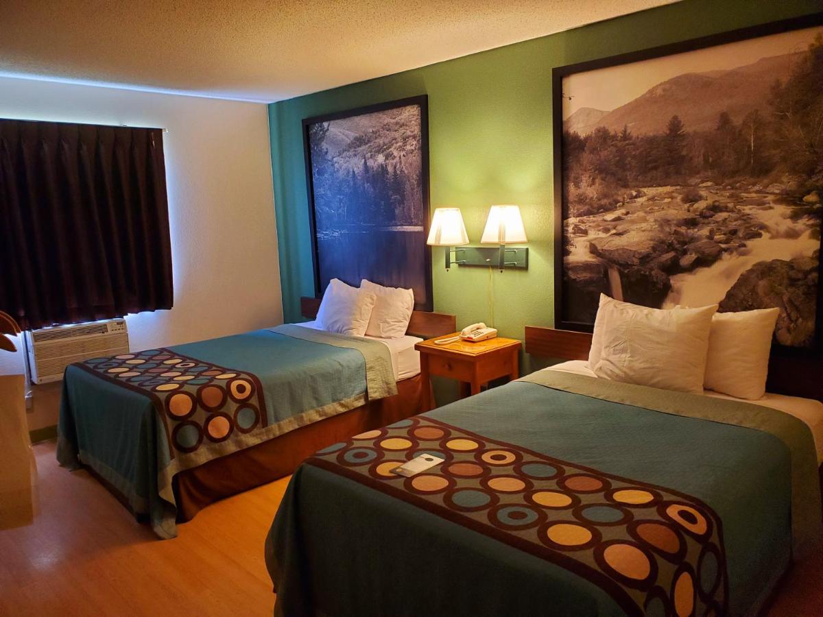 | Super 8 by Wyndham Ticonderoga