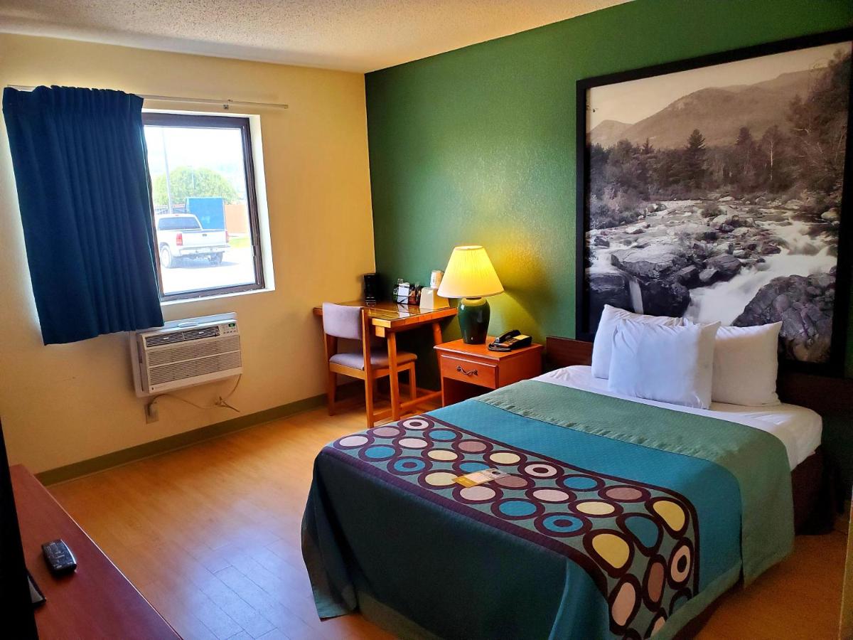 | Super 8 by Wyndham Ticonderoga