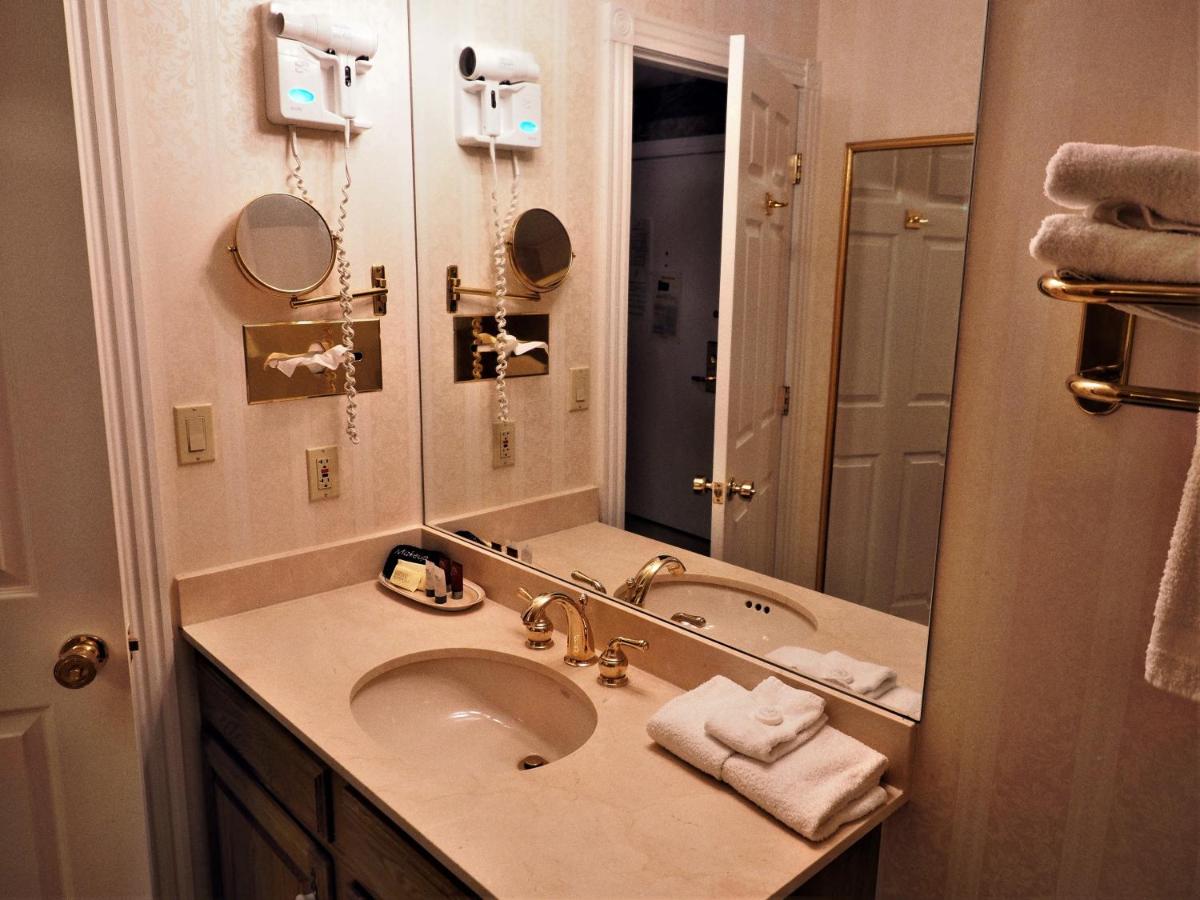 | Phoenix Inn Resort