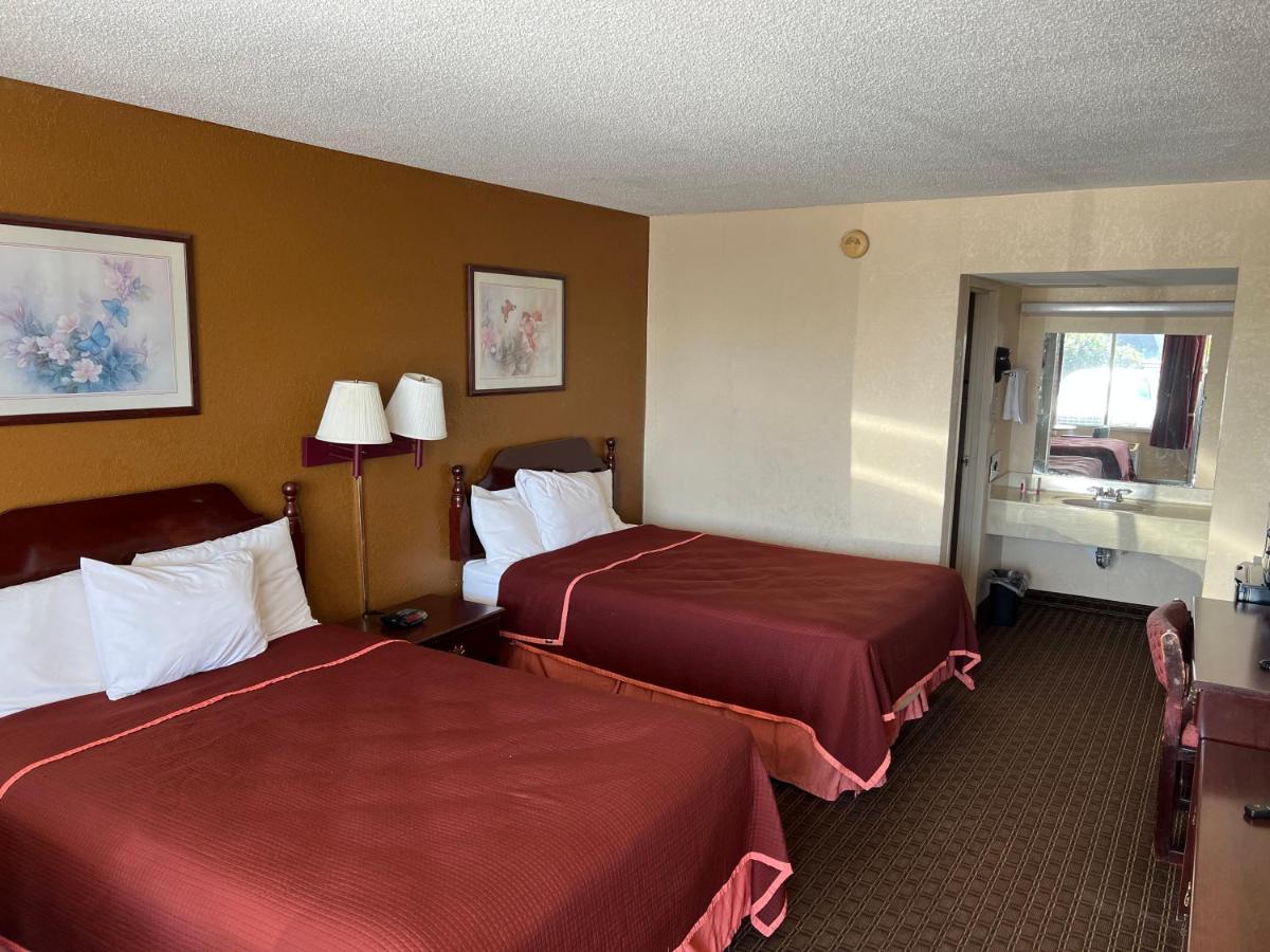 Standard Double Room with Two Double Beds - Non Smoking at Rodeway Inn Cleveland TN I-75