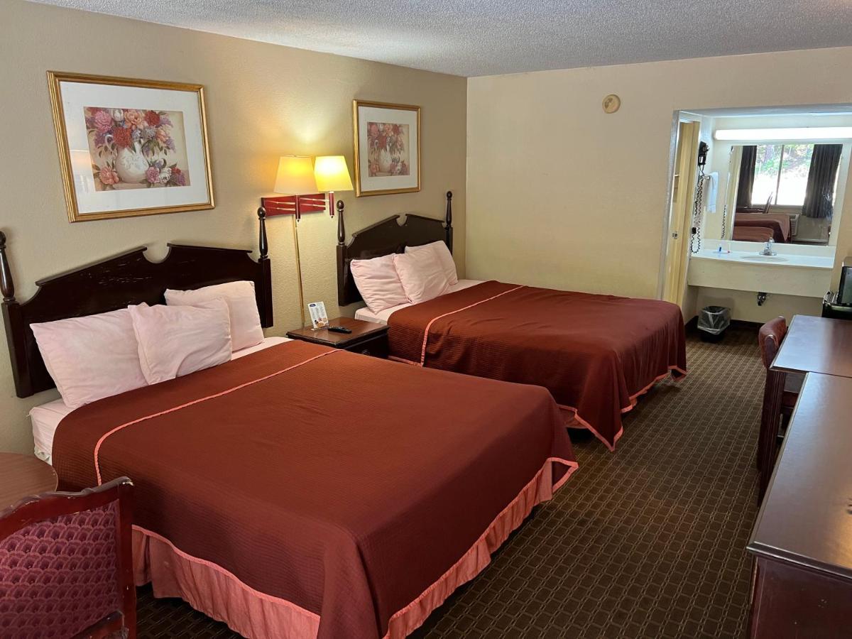Standard Queen Room - Non Smoking at Rodeway Inn Cleveland TN I-75