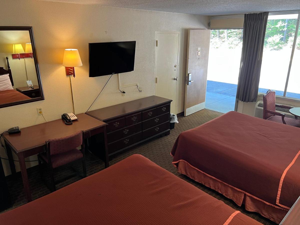 Standard Queen Room - Non Smoking at Rodeway Inn Cleveland TN I-75