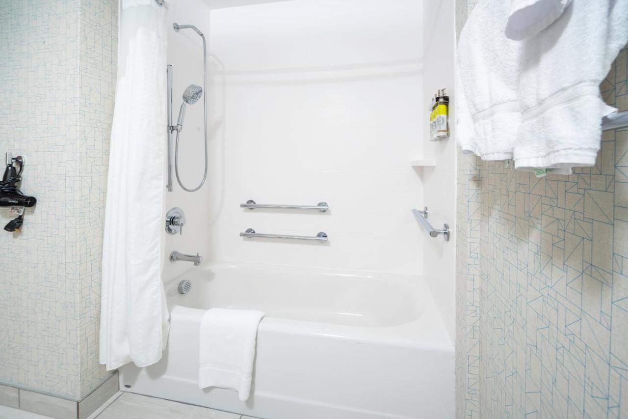 Queen Suite with Two Queen Beds - Mobility Accessible/Non-Smoking at Holiday Inn Express & Suites Rock Hill by IHG