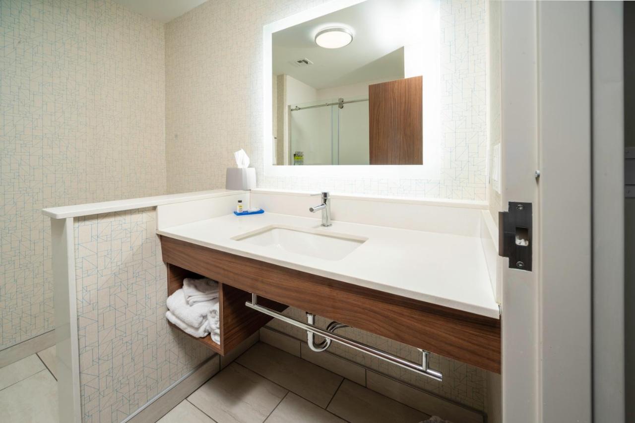King Room - Mobility Accessible/Non-Smoking at Holiday Inn Express & Suites Rock Hill by IHG