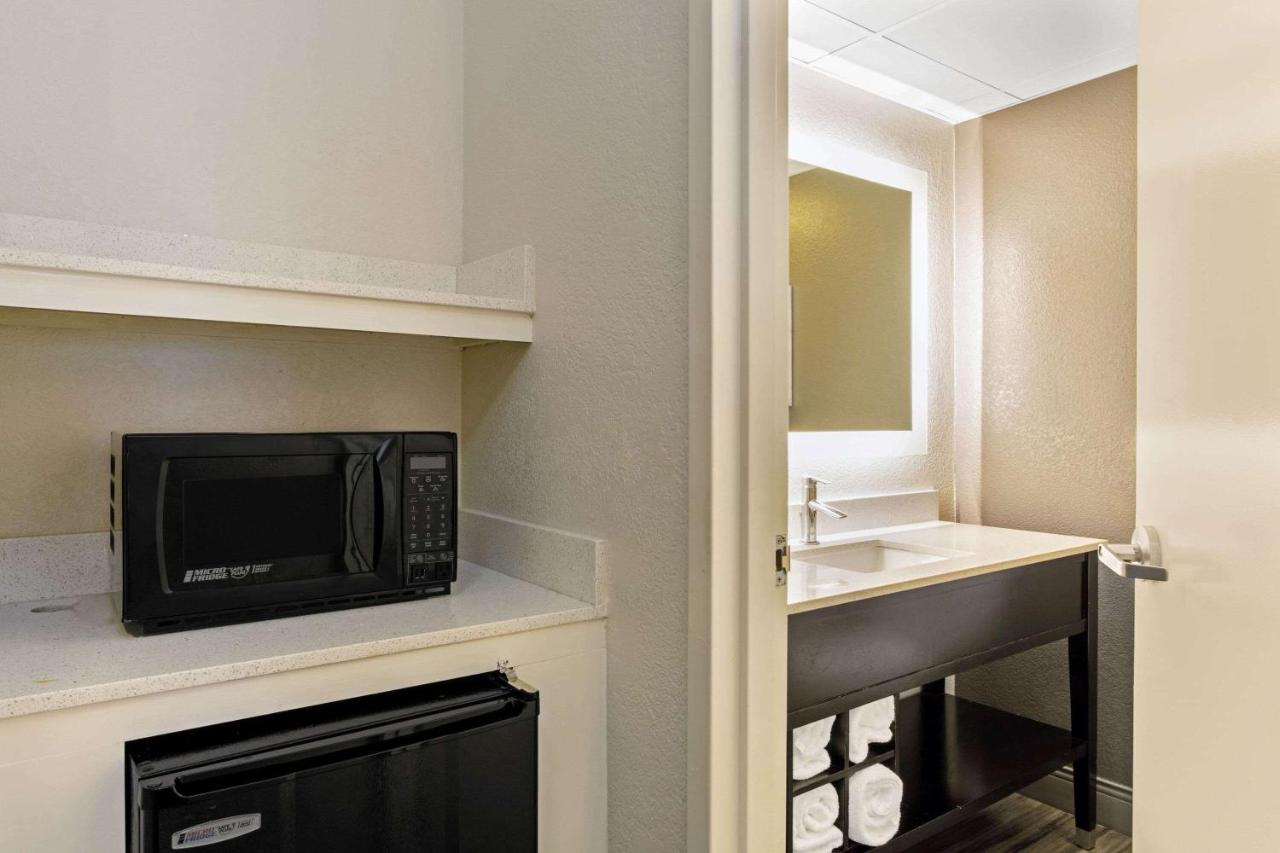  | La Quinta by Wyndham Boston-Andover