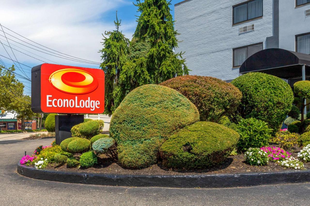 | Econo Lodge Hicksville