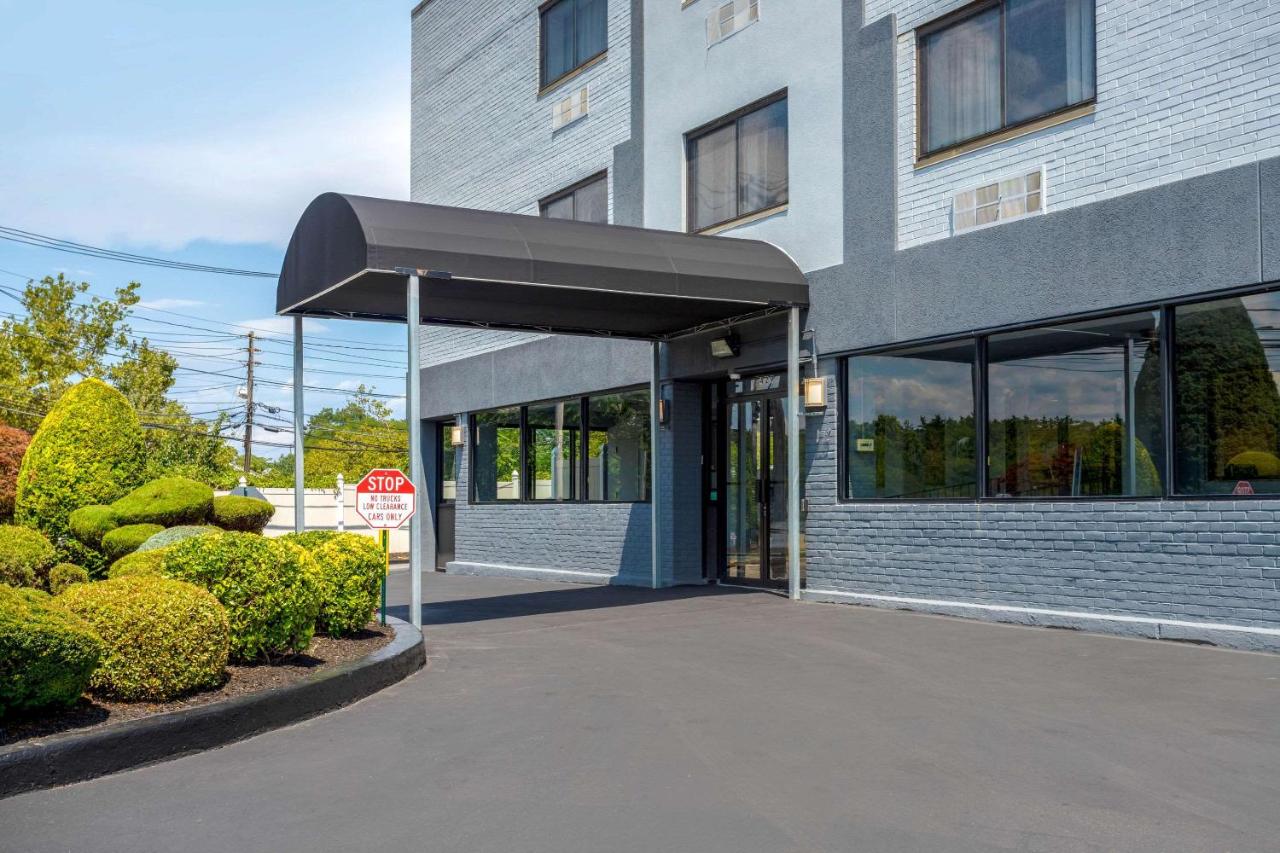 | Econo Lodge Hicksville