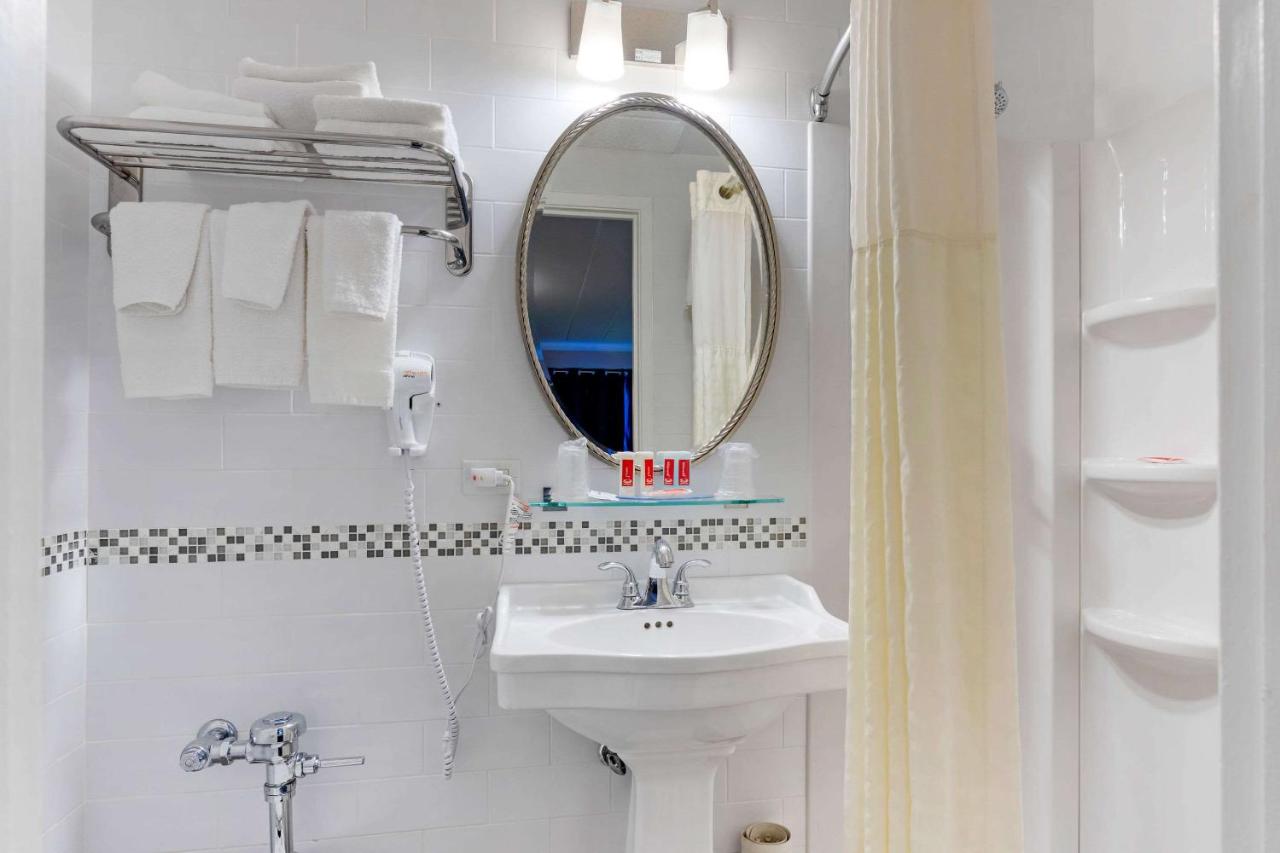 | Econo Lodge Hicksville