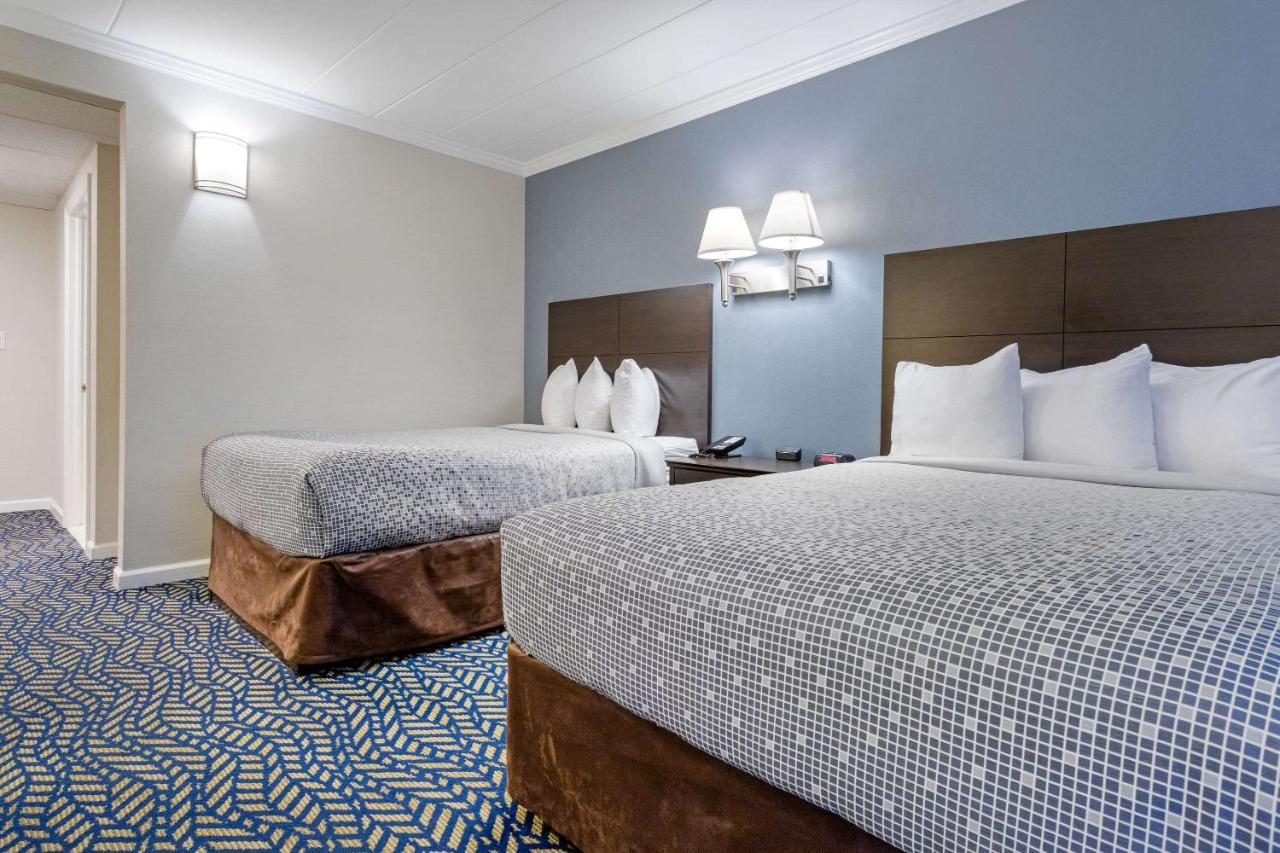 | Econo Lodge Hicksville