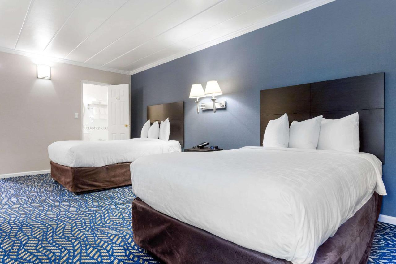 | Econo Lodge Hicksville
