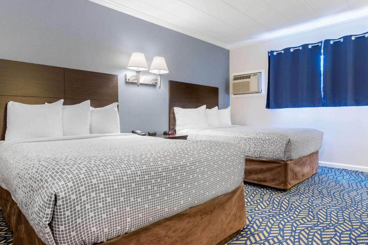 | Econo Lodge Hicksville