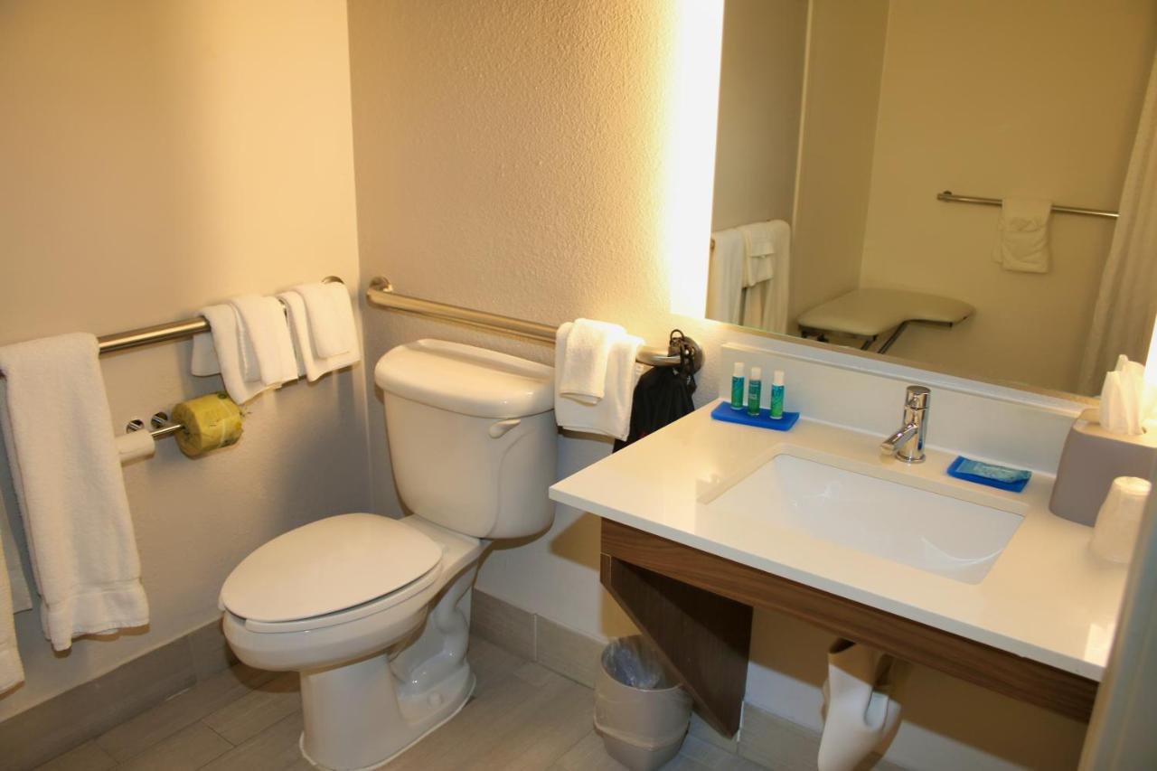 | Holiday Inn Express, an IHG Hotel