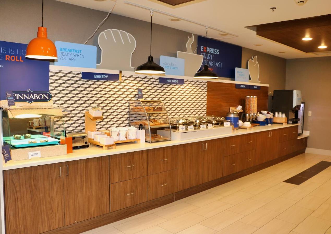 | Holiday Inn Express, an IHG Hotel