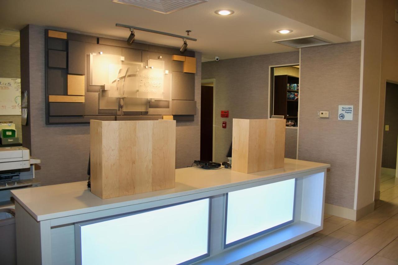 | Holiday Inn Express, an IHG Hotel