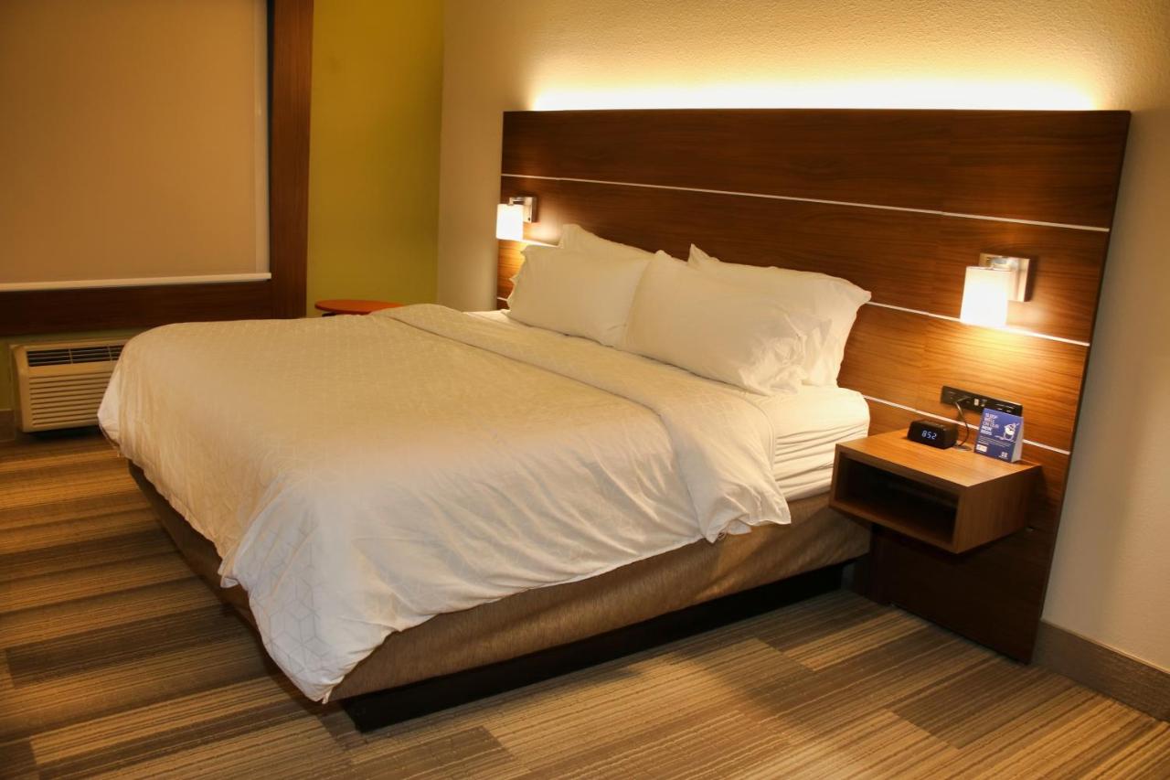 | Holiday Inn Express, an IHG Hotel