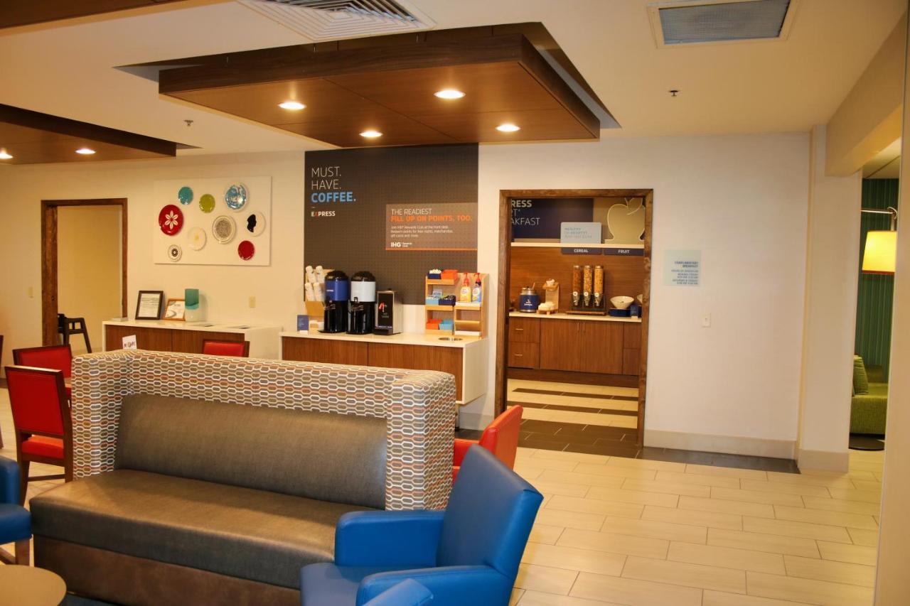 | Holiday Inn Express, an IHG Hotel
