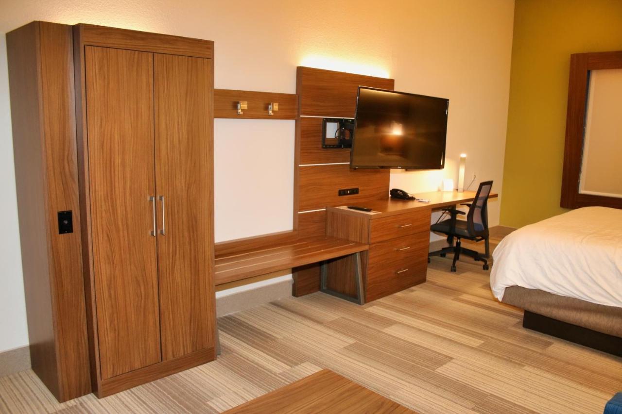 | Holiday Inn Express, an IHG Hotel