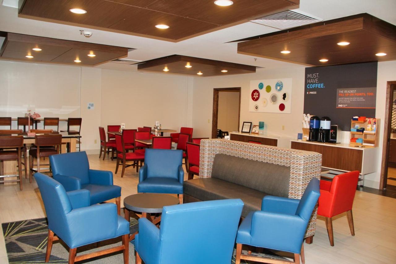 | Holiday Inn Express, an IHG Hotel