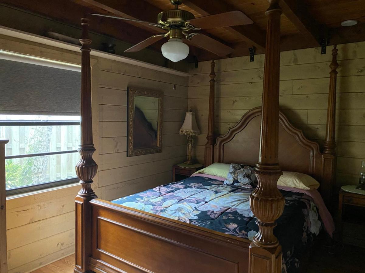  | Off the Hook Log harbor cabin