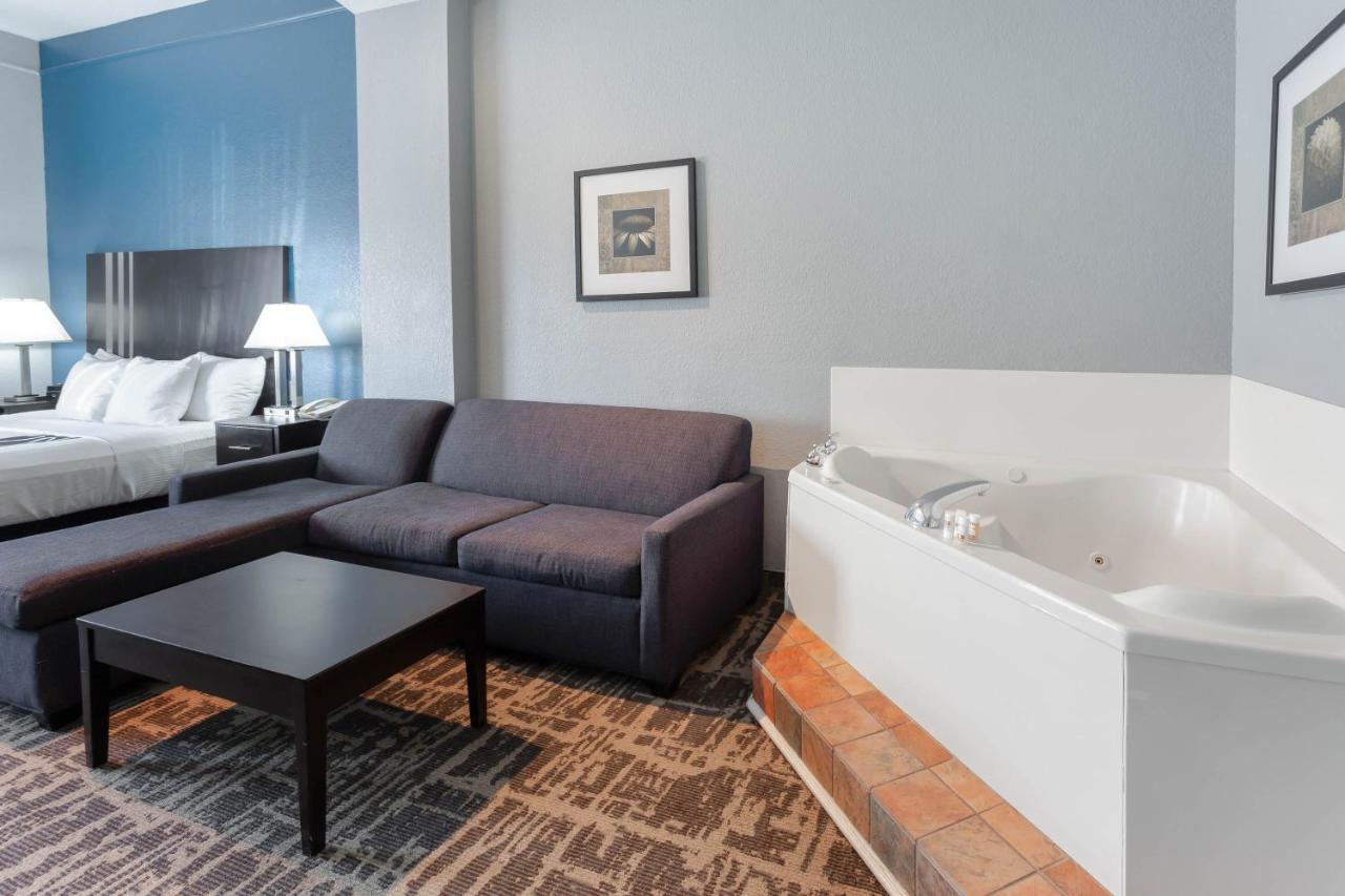 1 King Bed, 1-Room Suite, Jetted Tub, Non-Smoking at La Quinta Inn & Suites by Wyndham Kerrville