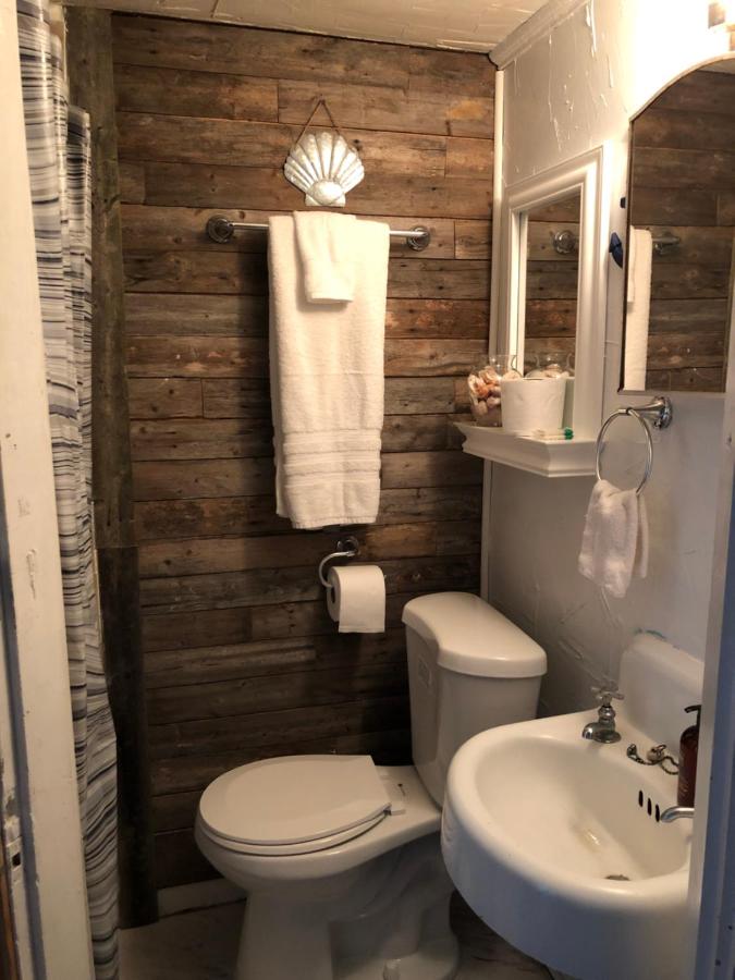 | Seafarer Inn and Cottages