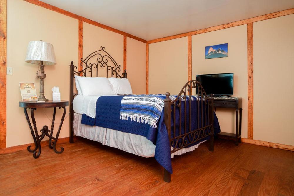 | Coyote Station Lodging