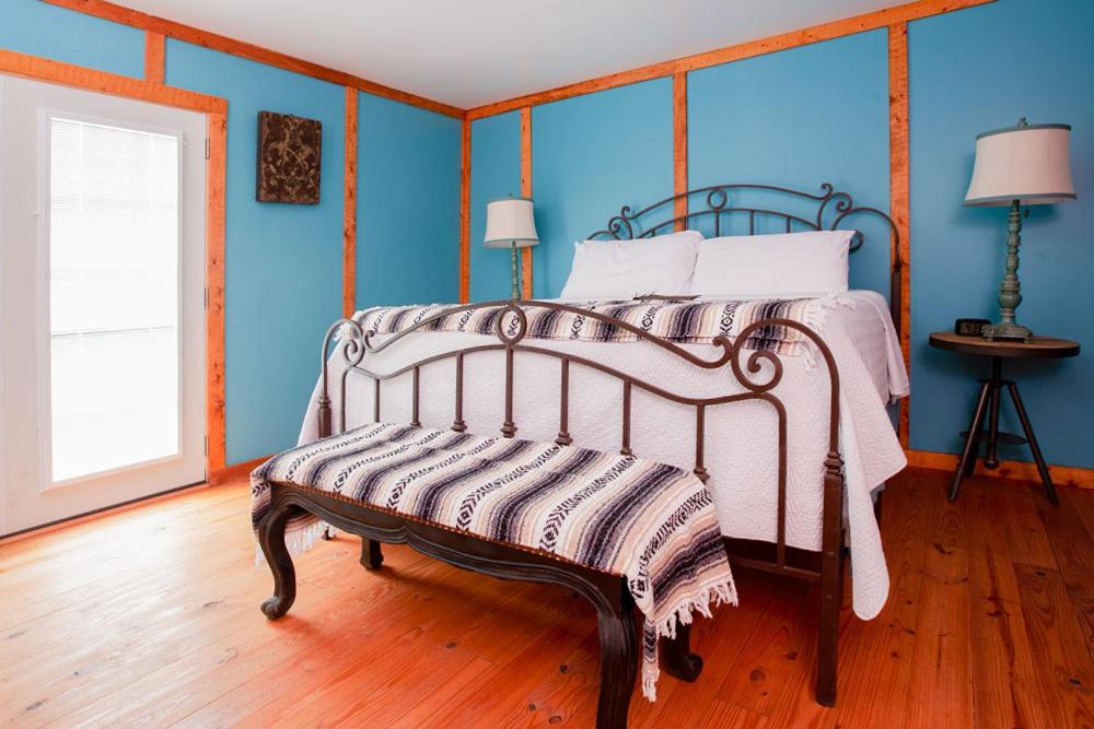 | Coyote Station Lodging