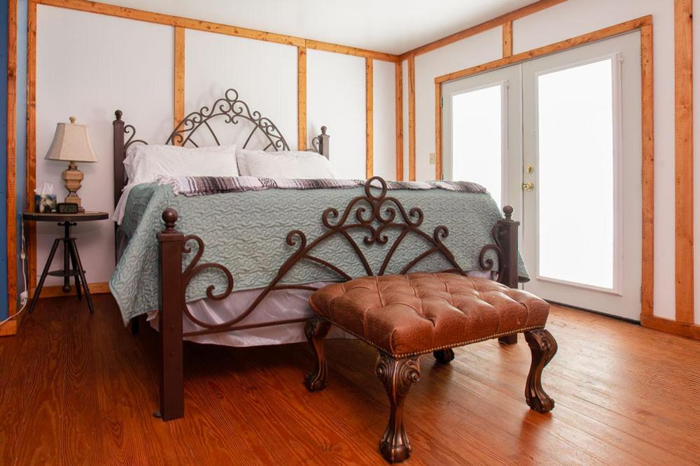 | Coyote Station Lodging