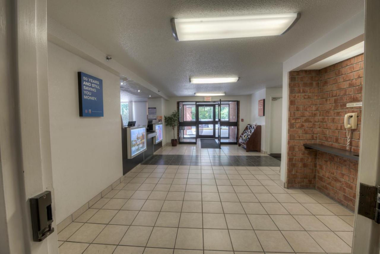 | Motel 6-Branford, CT - New Haven