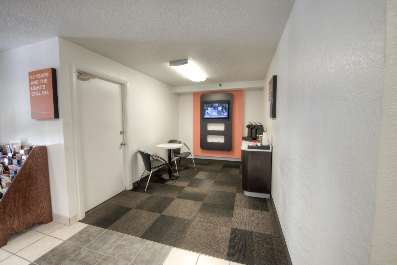 | Motel 6-Branford, CT - New Haven
