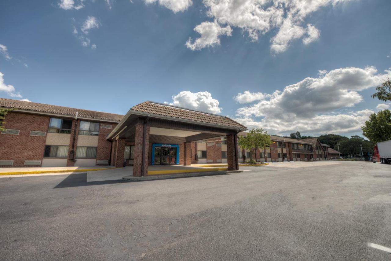 | Motel 6-Branford, CT - New Haven