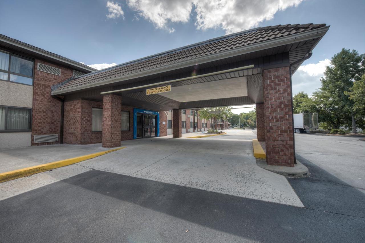 | Motel 6-Branford, CT - New Haven