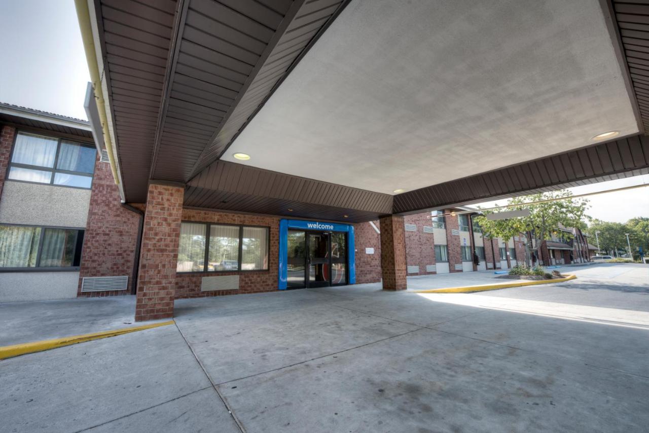 | Motel 6-Branford, CT - New Haven