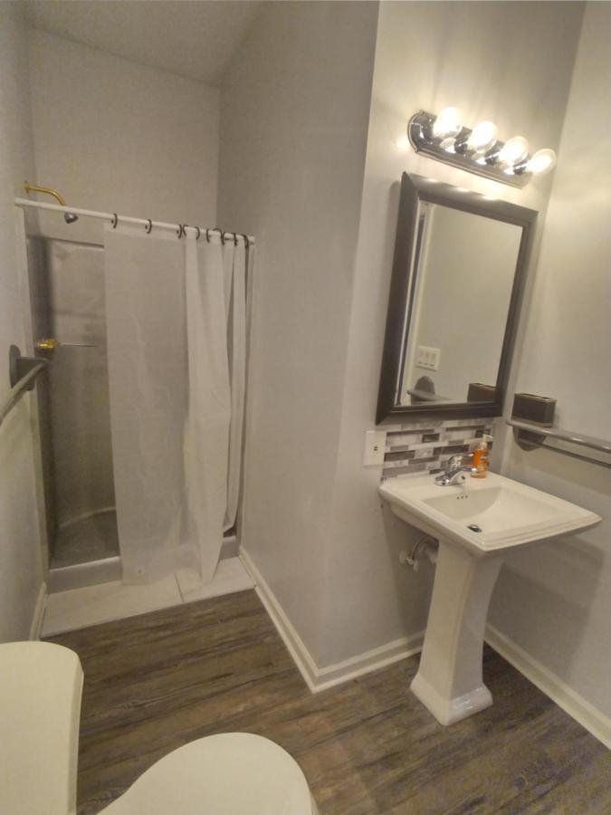 | Premium Suite private bathroom w full house amenities rm 5