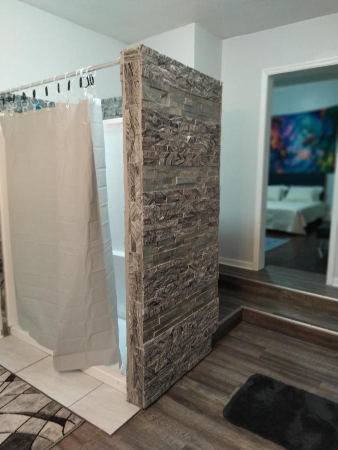  | Luxury suite and bathroom rm 6