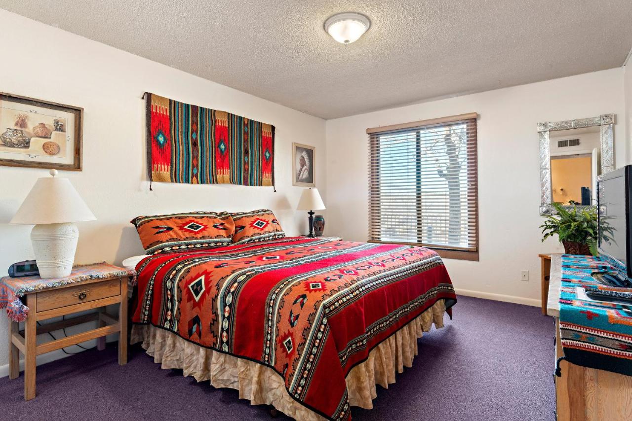 Standard One-Bedroom Condominium at Fort Marcy Suites
