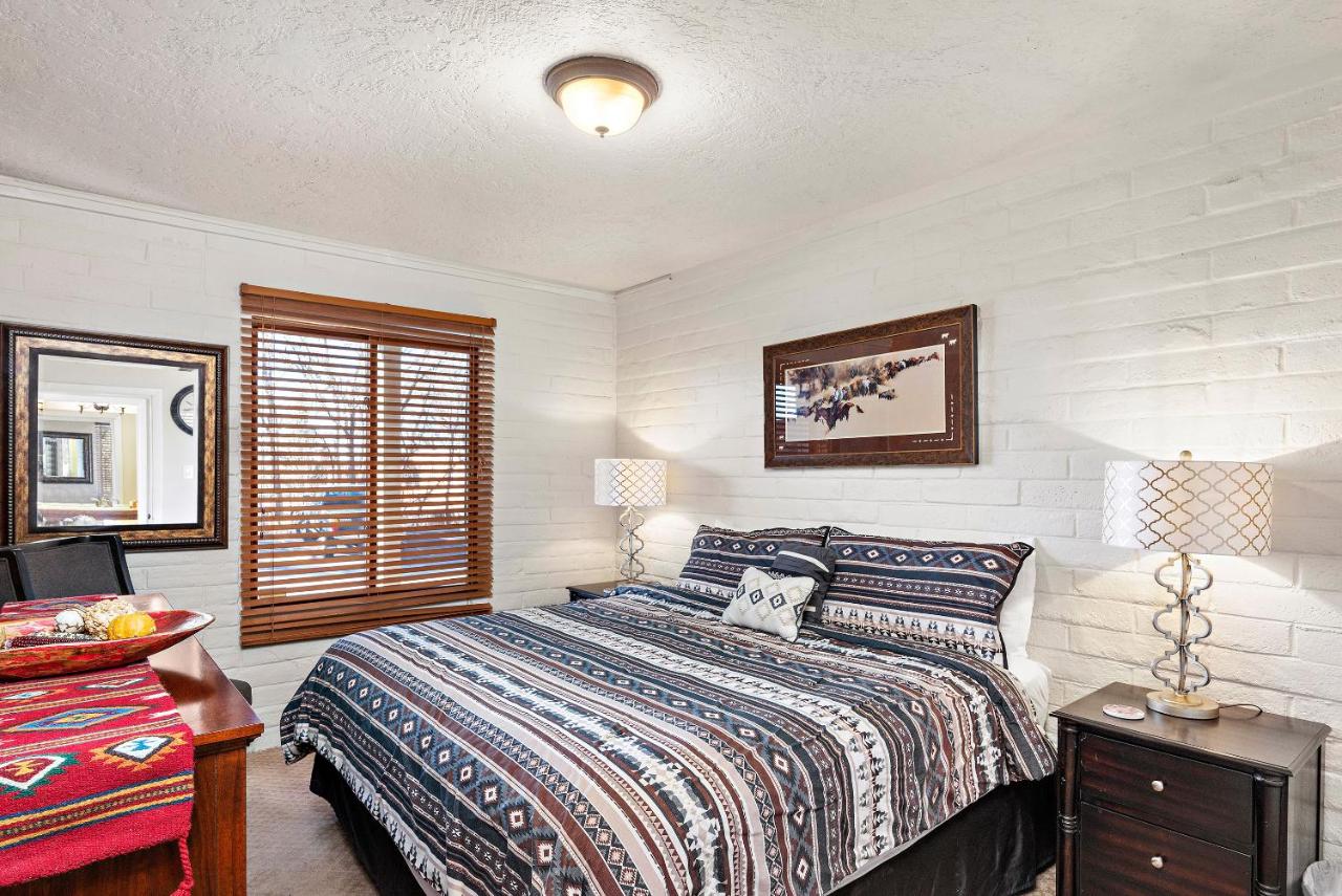 Standard One-Bedroom Condominium at Fort Marcy Suites