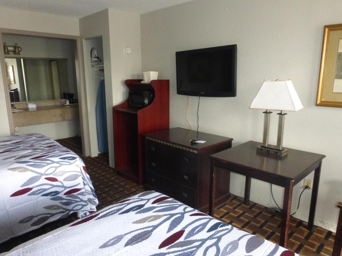 Deluxe Room with Two Double Beds Smoking at Red Roof Inn Evergreen