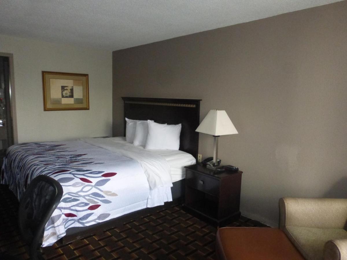 Superior King Room Smoking at Red Roof Inn Evergreen