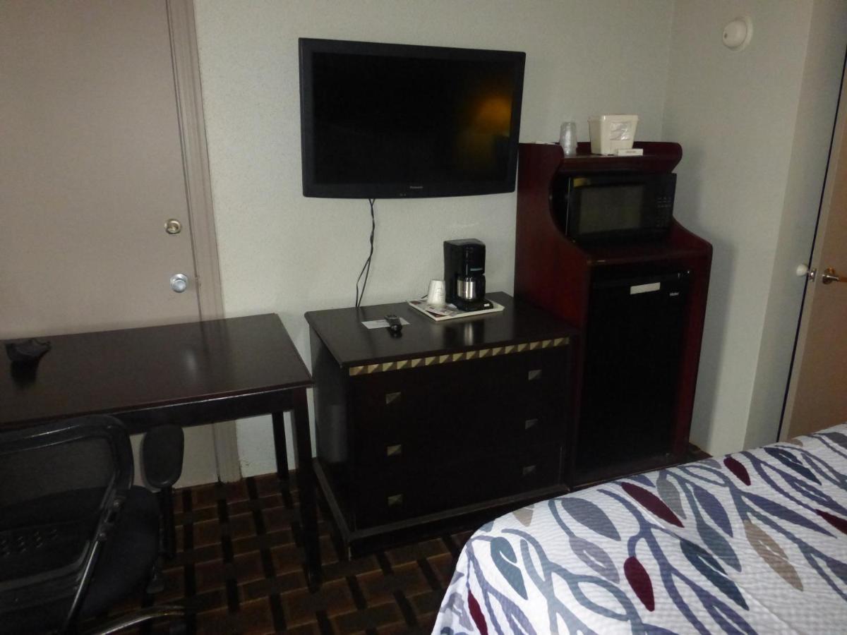 Superior King Room Smoking at Red Roof Inn Evergreen