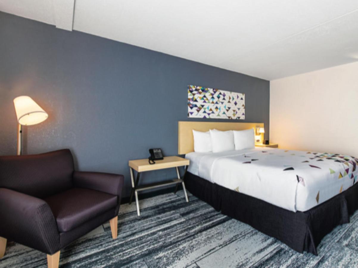 1 King Bed, Mobility and Hearing Accessible Room, Bathtub w/ Grab Bars, NSMK at Baymont by Wyndham White Plains - Elmsford