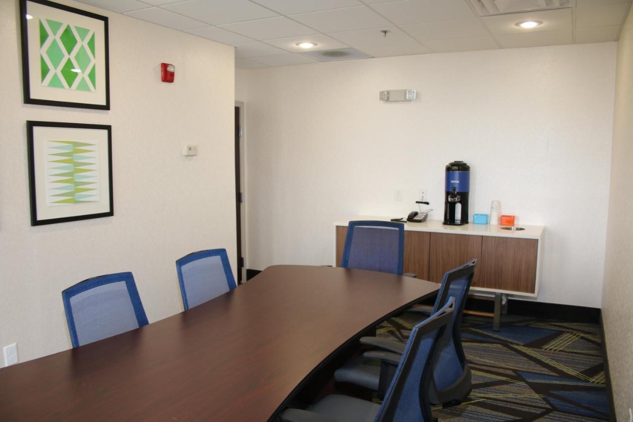 | Holiday Inn Express, an IHG Hotel