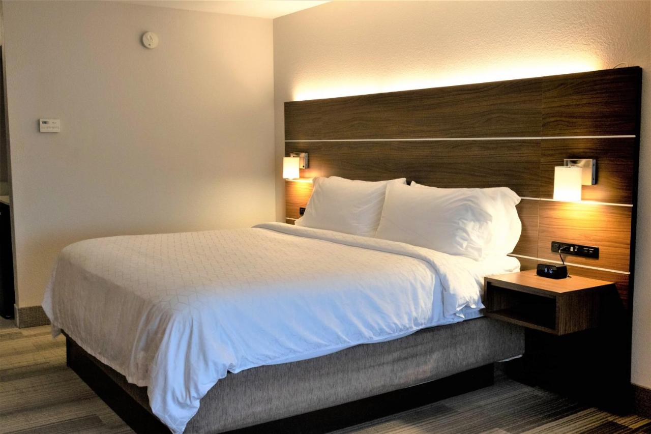 | Holiday Inn Express, an IHG Hotel